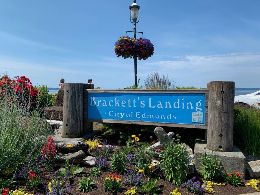 Bracketts+Landing+entrance+sign.+
